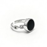 Anillo abierto de plata S925 con cadena empalmada, incrustado con ónice negro redondo, banda minimalista y llamativa