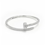 Esclava abierta de plata S925 en forma de uña pulida, con circón cúbico blanco engastado en pavé, joyería de muñeca elegante y audaz