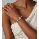 Esclava abierta de plata S925 en forma de uña pulida, con circón cúbico blanco engastado en pavé, joyería de muñeca elegante y audaz