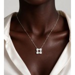 Collier en argent S925 avec fleur à quatre feuilles creuse et zircone cubique sertie pavé, élégant et brillant, bijou de cou luxueux